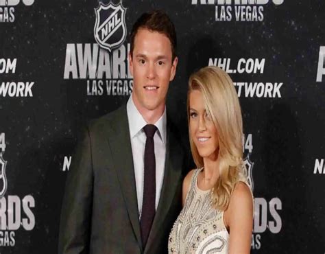 jonathan toews wife.